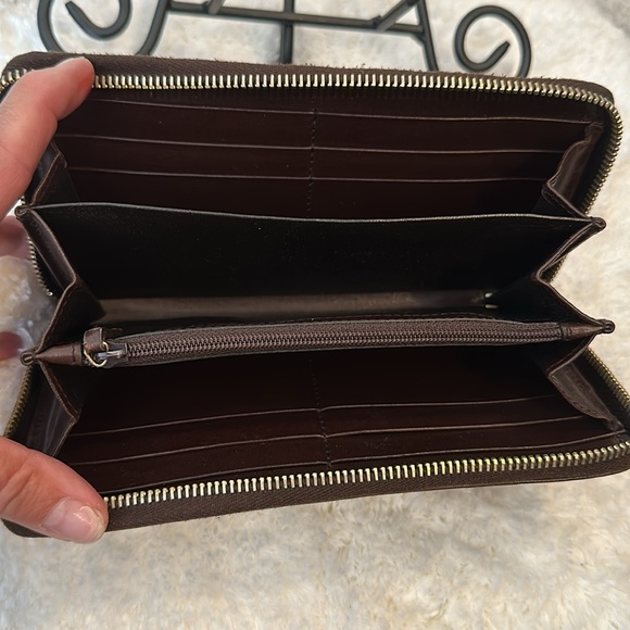 Gucci Leather Zipper Wallet - Picture 5 of 7